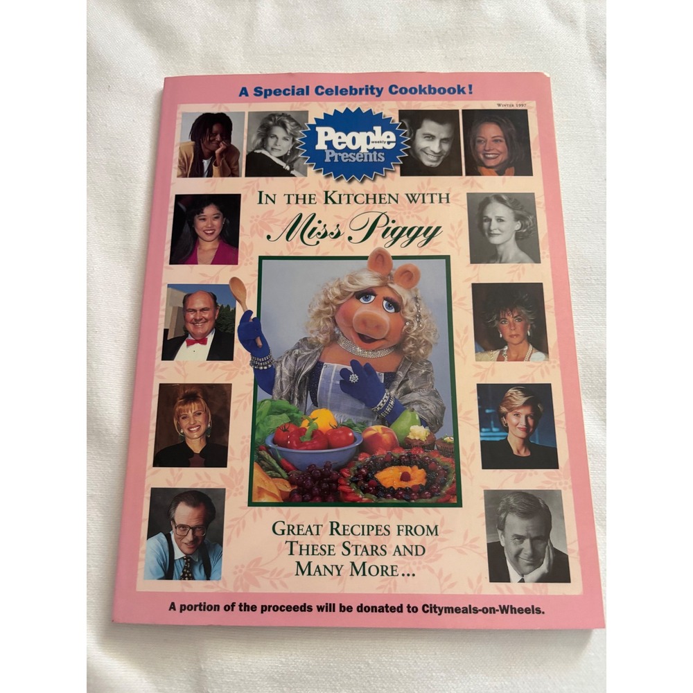 In the Kitchen with Miss Piggy People Presents Celebrity Cookbook 1996 1st Print